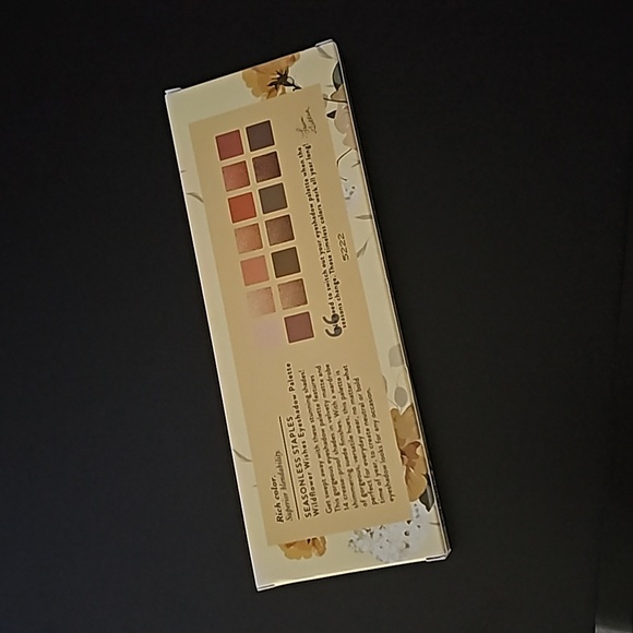 Laura Geller Wildflower Wishes 14 pan Multi-Finish Eyeshadows - Picture 4 of 4